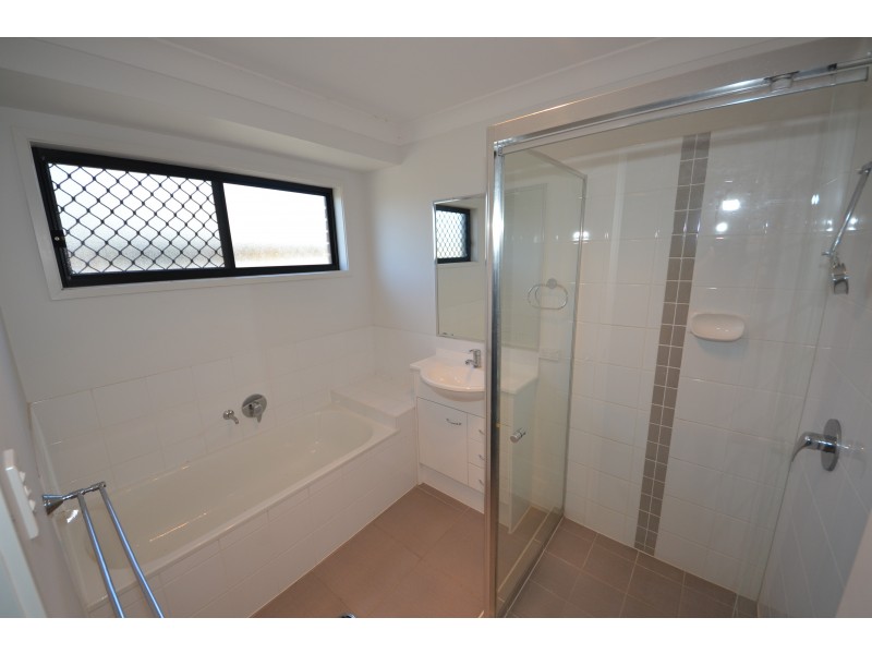 8 Violet Dr, Gracemere QLD 4702