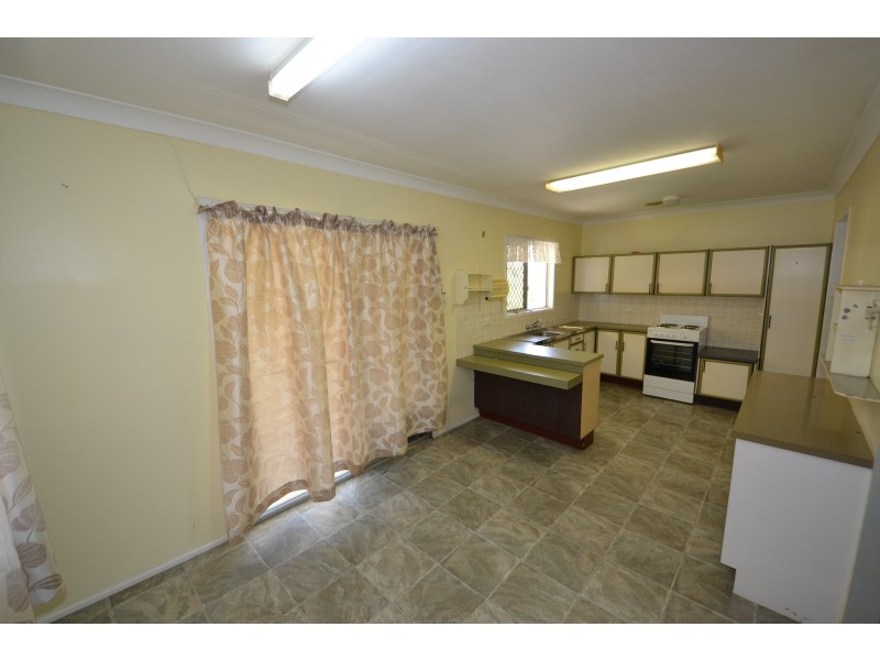 1 Hardy Avenue, Park Avenue QLD 4701