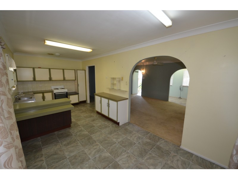 1 Hardy Avenue, Park Avenue QLD 4701