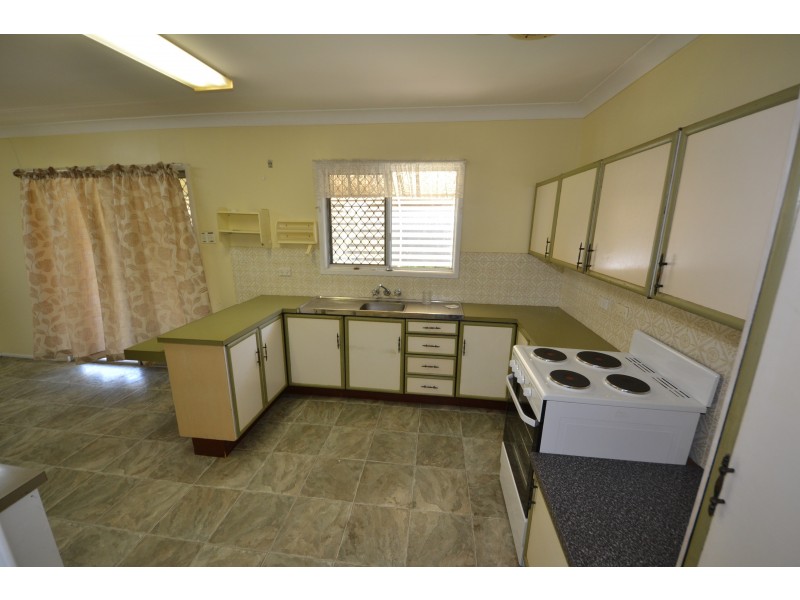 1 Hardy Avenue, Park Avenue QLD 4701