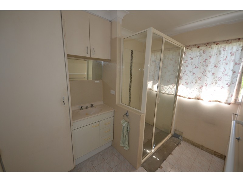 1 Hardy Avenue, Park Avenue QLD 4701