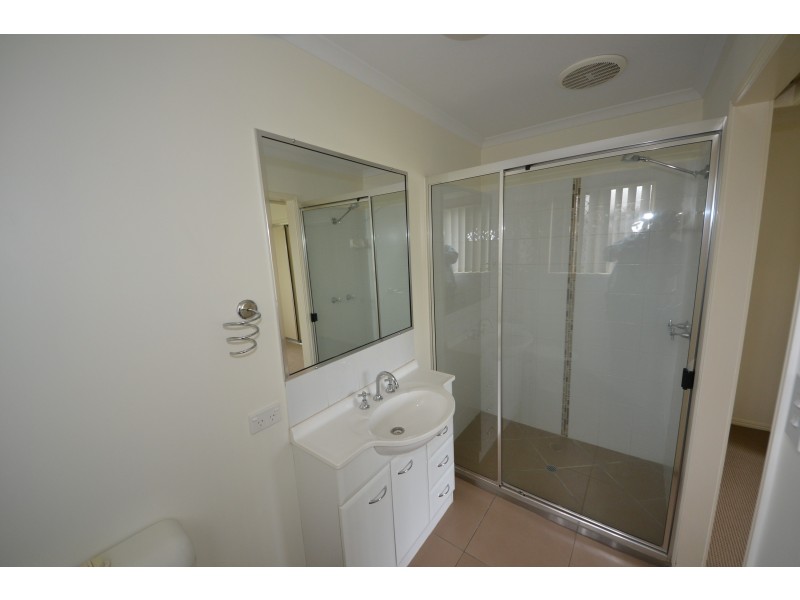 8 Corella Dr, Gracemere QLD 4702