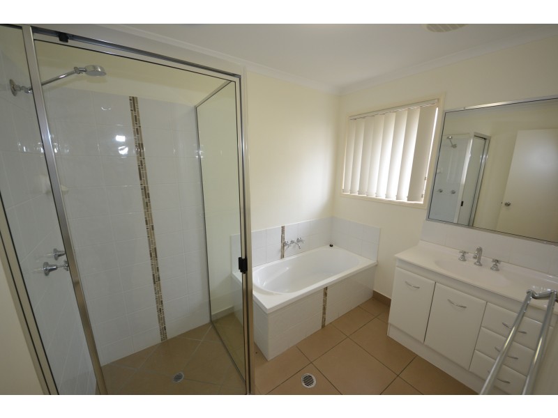 8 Corella Dr, Gracemere QLD 4702