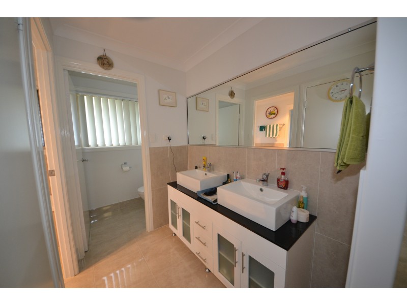 55 Burke And Wills Dr, Gracemere QLD 4702