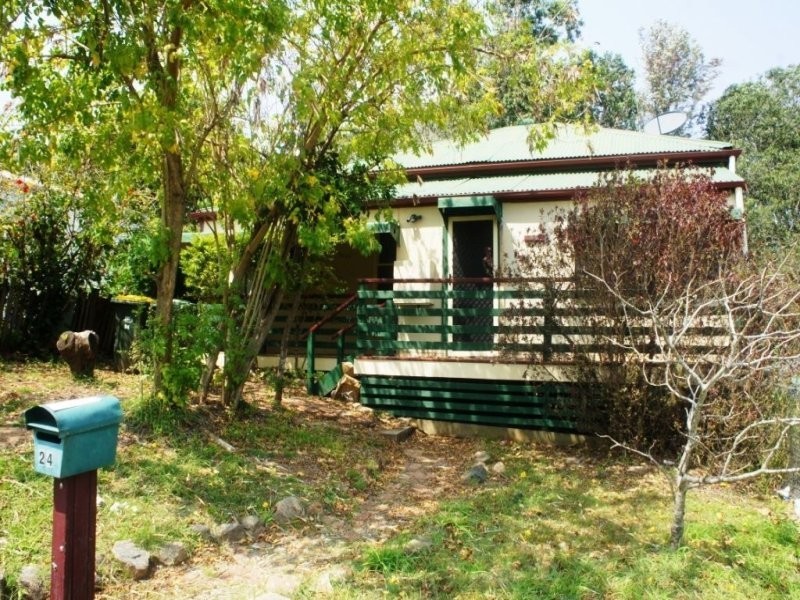 24 Dee Street, Mount Morgan QLD 4714