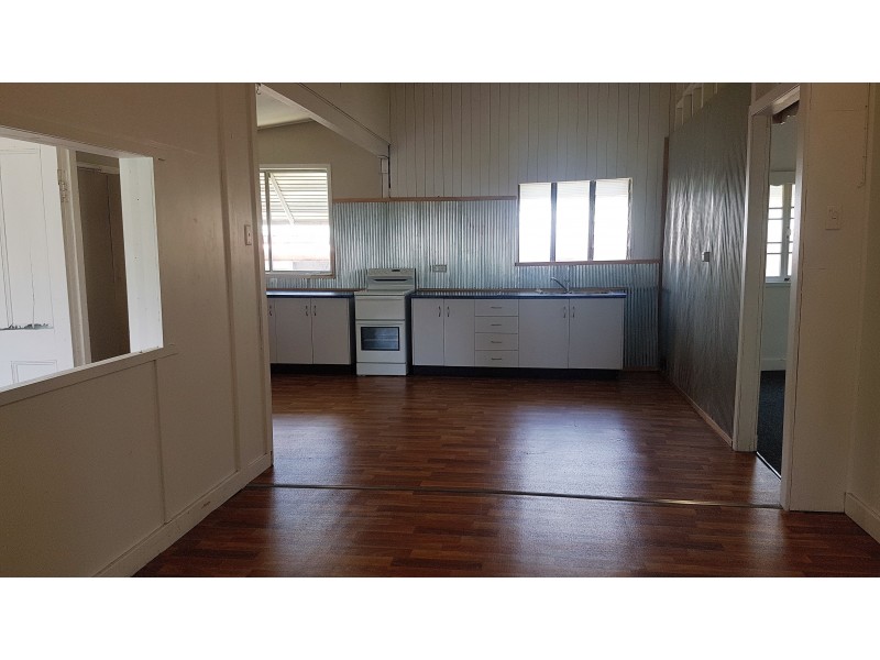 54 James St, Mount Morgan QLD 4714