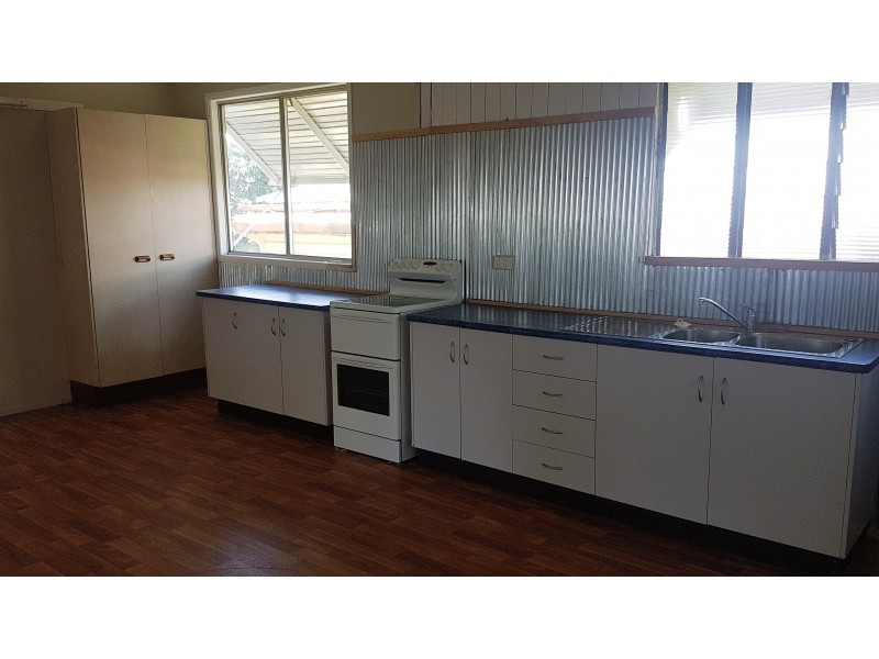 54 James St, Mount Morgan QLD 4714