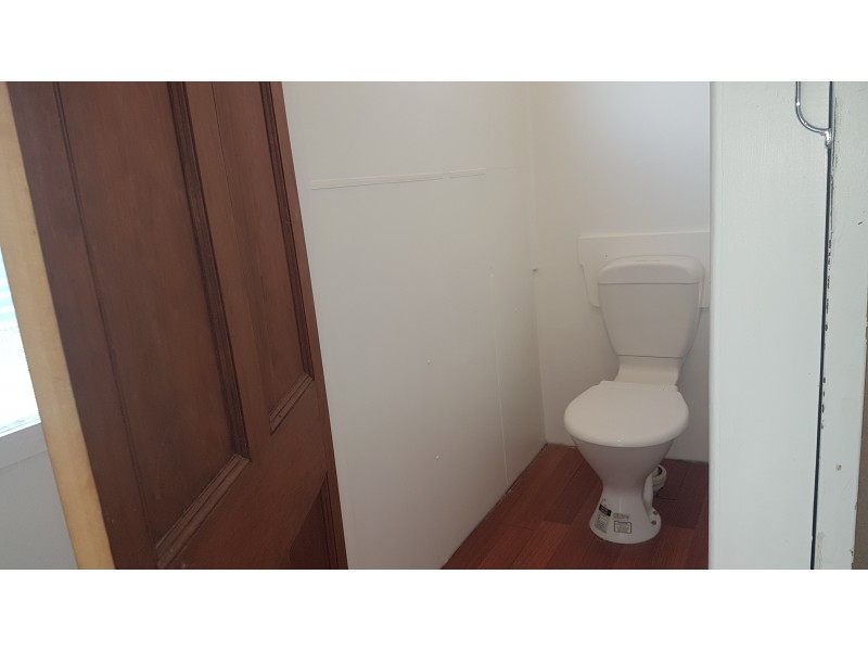 54 James St, Mount Morgan QLD 4714