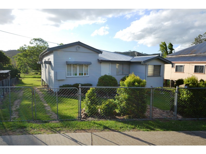 10 James St, Mount Morgan QLD 4714