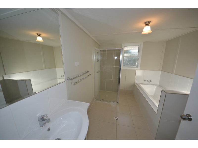 10 James St, Mount Morgan QLD 4714