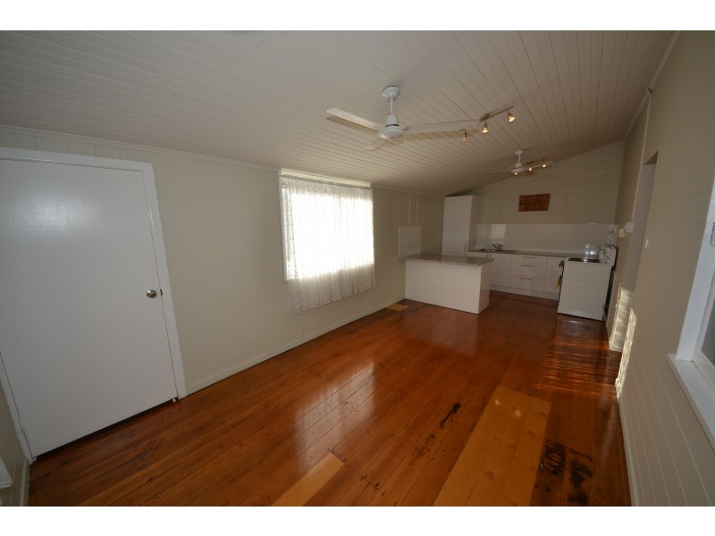 10 James St, Mount Morgan QLD 4714
