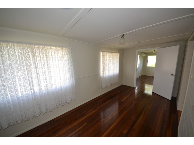 10 James St, Mount Morgan QLD 4714