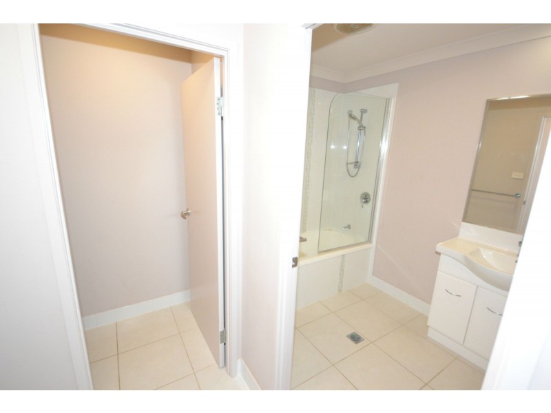 2/181 Lucas Street, Gracemere QLD 4702