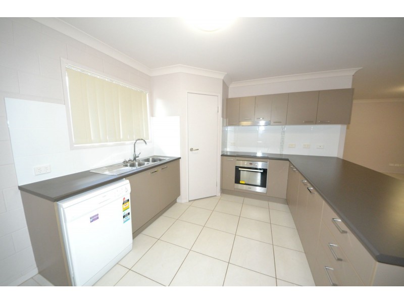 2/181 Lucas Street, Gracemere QLD 4702