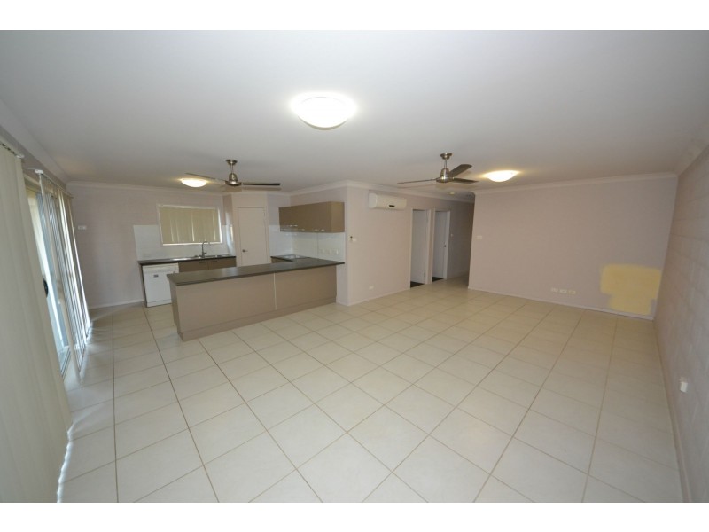 2/181 Lucas Street, Gracemere QLD 4702