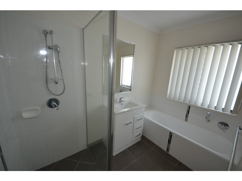 10 Chatterton Bvd, Gracemere QLD 4702