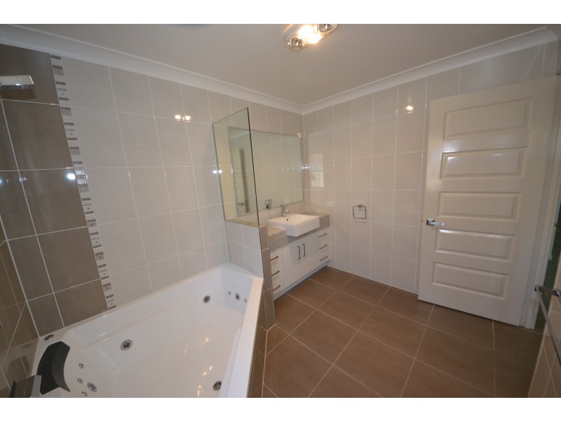 109 Lucas St, Gracemere QLD 4702