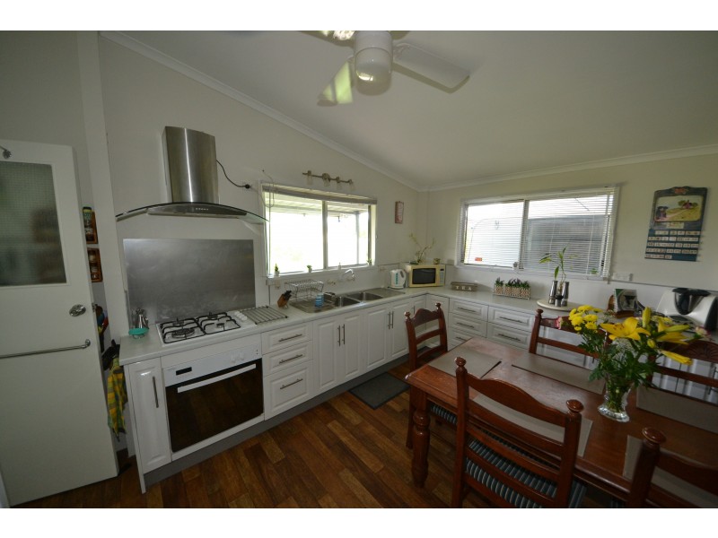 11 Mark Cl, Bouldercombe QLD 4702