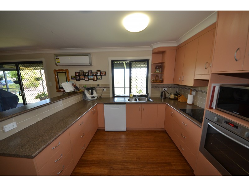 40 Sheehan Rd, Alton Downs QLD 4702