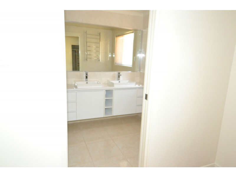 4 Cook Road, Mount Morgan QLD 4714