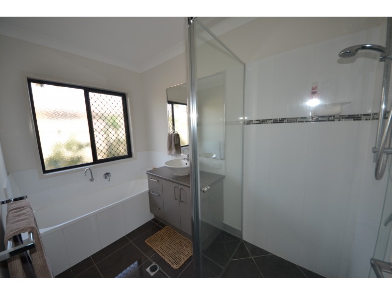 19 Broadhurst Drive, Gracemere QLD 4702