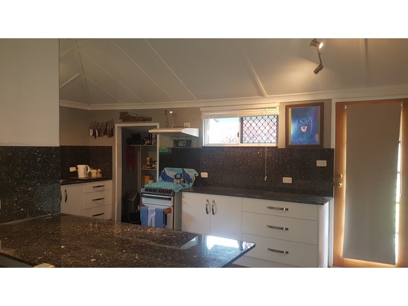 89 James St, Mount Morgan QLD 4714