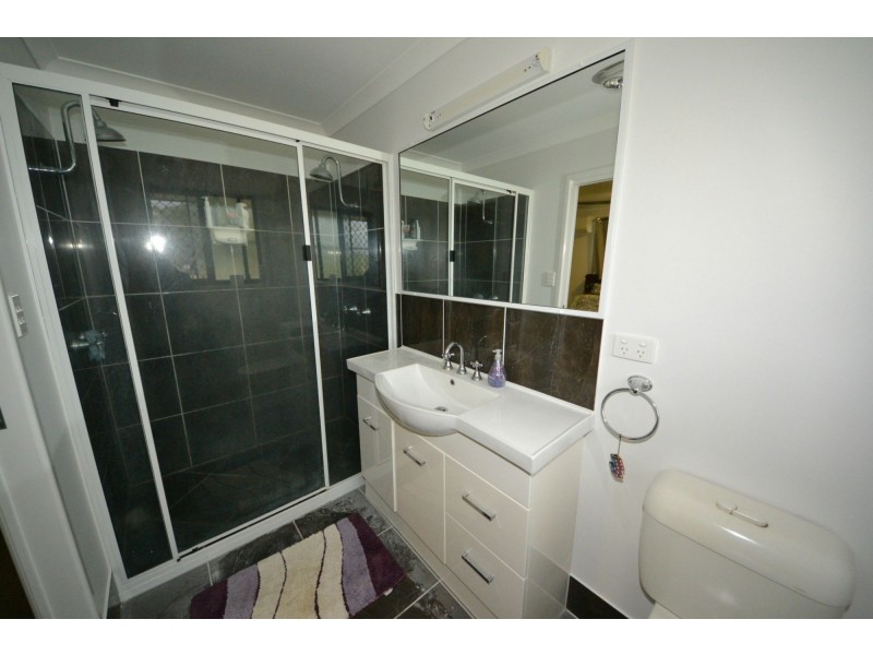 19 Robertson Road, Gracemere QLD 4702