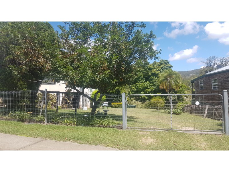 4 James St, Mount Morgan QLD 4714