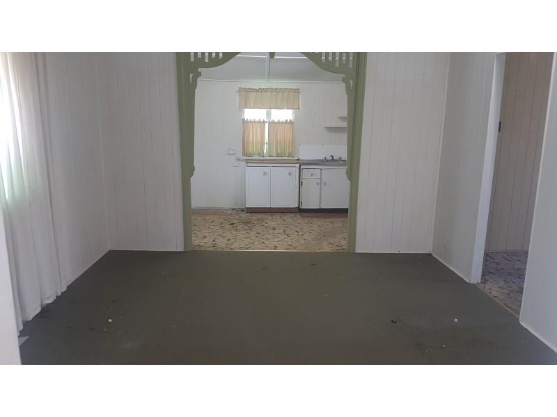 4 James St, Mount Morgan QLD 4714