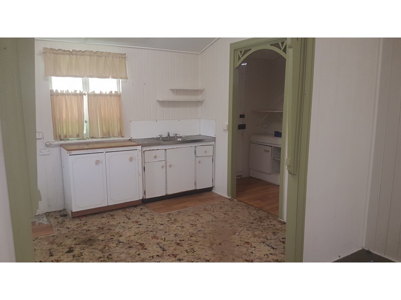 4 James St, Mount Morgan QLD 4714