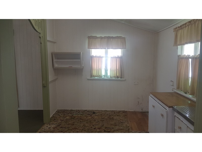 4 James St, Mount Morgan QLD 4714