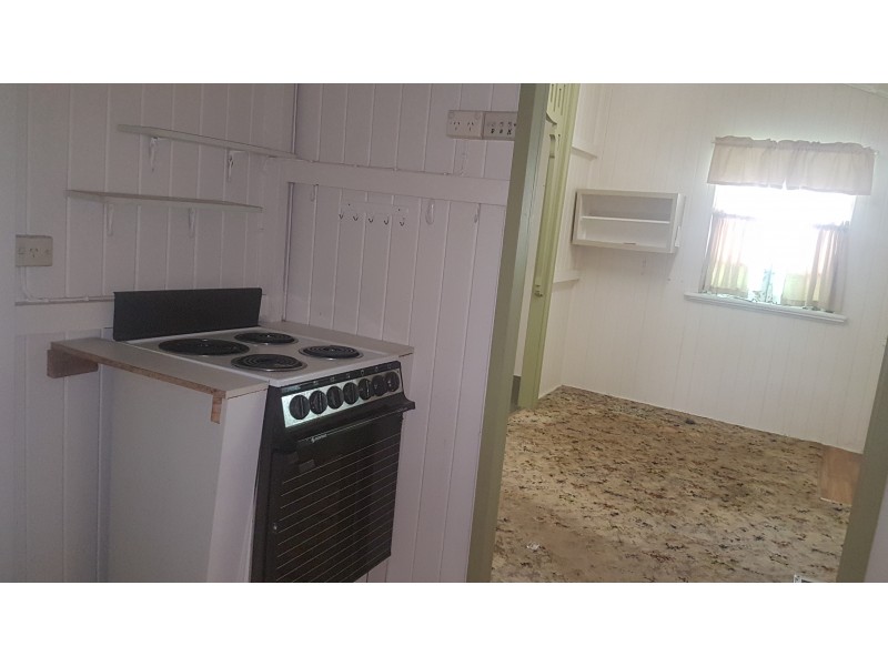 4 James St, Mount Morgan QLD 4714