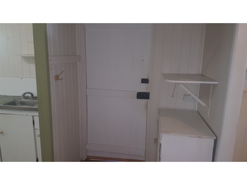 4 James St, Mount Morgan QLD 4714