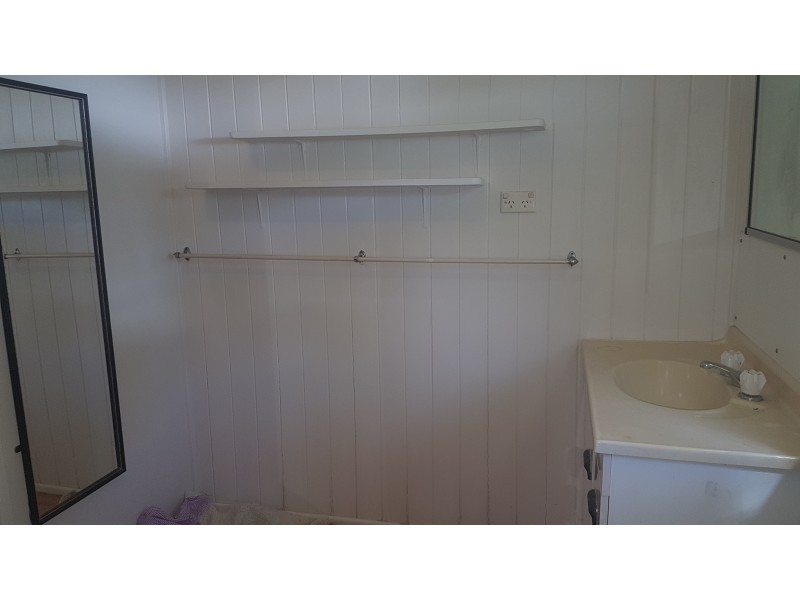 4 James St, Mount Morgan QLD 4714