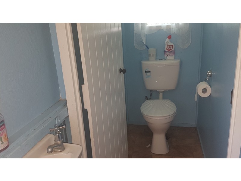 4 James St, Mount Morgan QLD 4714