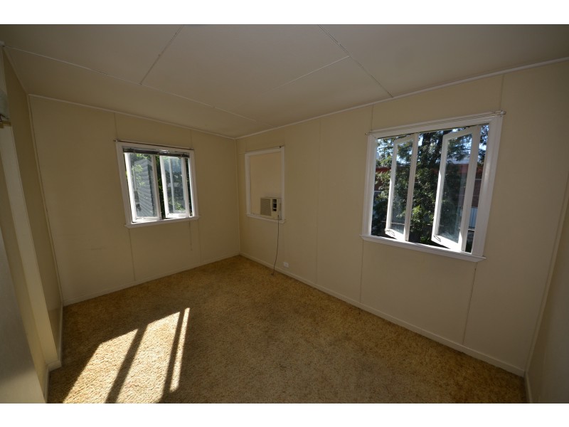 25 Lawrie St, Gracemere QLD 4702
