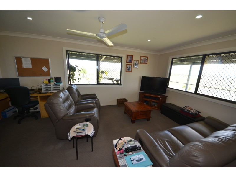 40 Sheehan Rd, Alton Downs QLD 4702