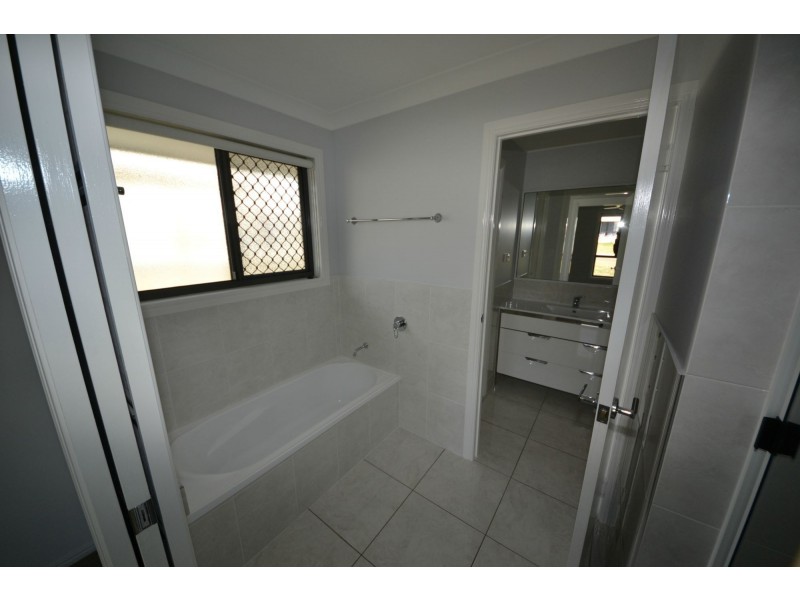 4 Boatwright Avenue, Gracemere QLD 4702