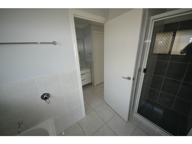 4 Boatwright Avenue, Gracemere QLD 4702