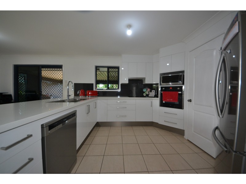 14 Buxton Dr, Gracemere QLD 4702