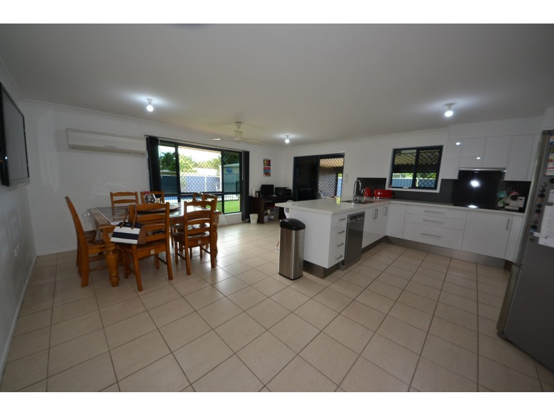 14 Buxton Dr, Gracemere QLD 4702