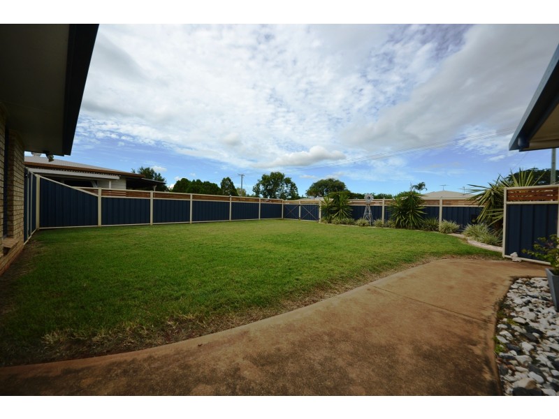 14 Buxton Dr, Gracemere QLD 4702