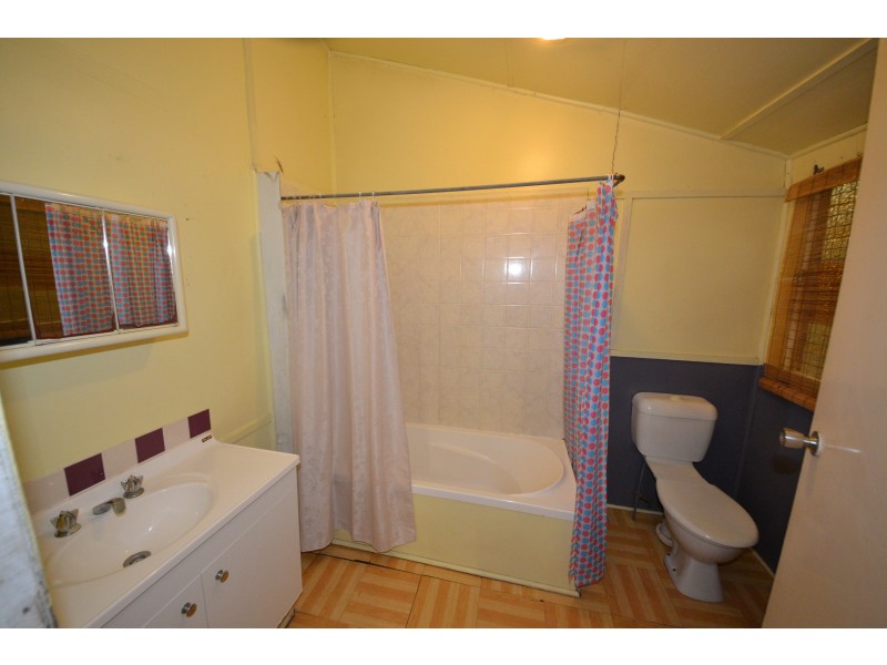 55 Darcy St, Mount Morgan QLD 4714