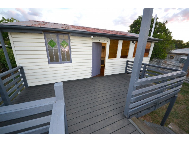 55 Darcy St, Mount Morgan QLD 4714