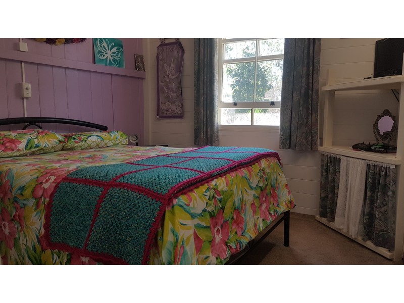 9 Smalls Rd, Hamilton Creek QLD 4714