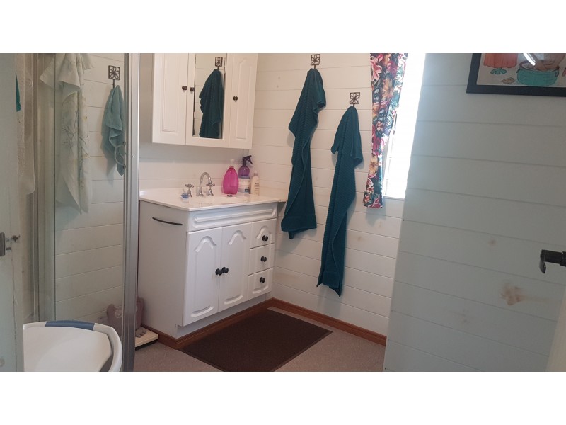 9 Smalls Rd, Hamilton Creek QLD 4714