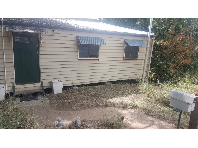 17 Hall St, Mount Morgan QLD 4714