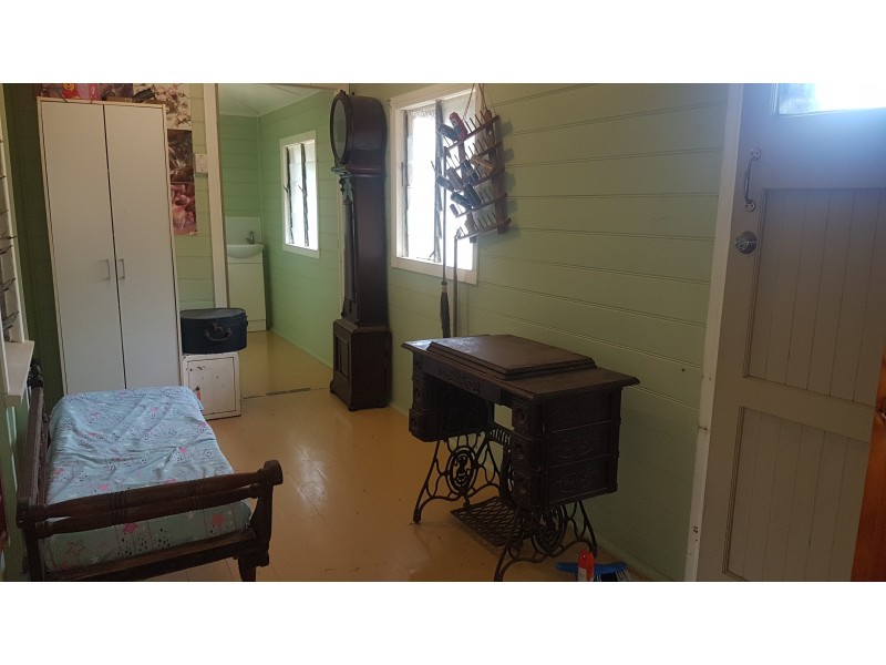 17 Hall St, Mount Morgan QLD 4714
