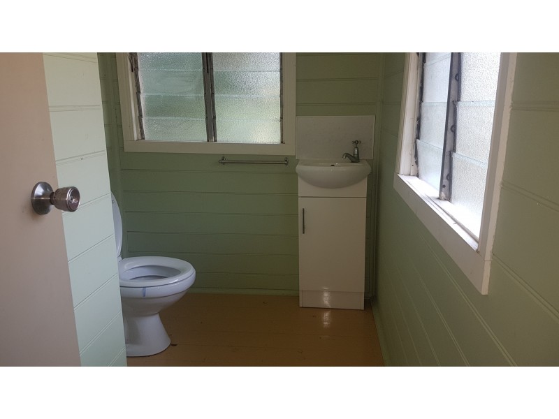 17 Hall St, Mount Morgan QLD 4714