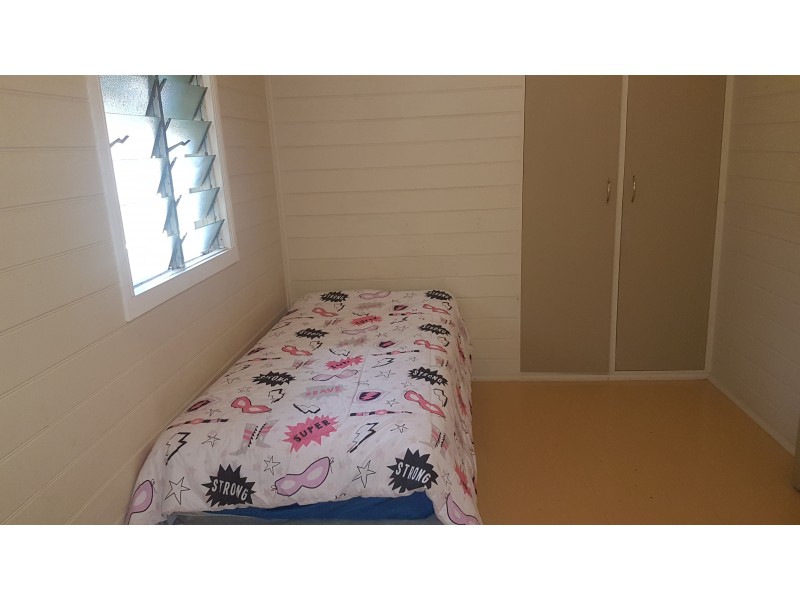 17 Hall St, Mount Morgan QLD 4714